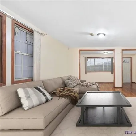 Image 3 - 1209 East 94th Street, New York, NY 11236, USA - House for sale