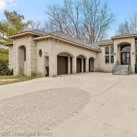 Image 2 - 6932 Willow Road, West Bloomfield Township, MI 48324, USA - House for sale