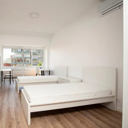 Rent this 7 bed room on Rua das Murtas / Avenida do Brasil in Rua das Murtas, 1700-262 Lisbon