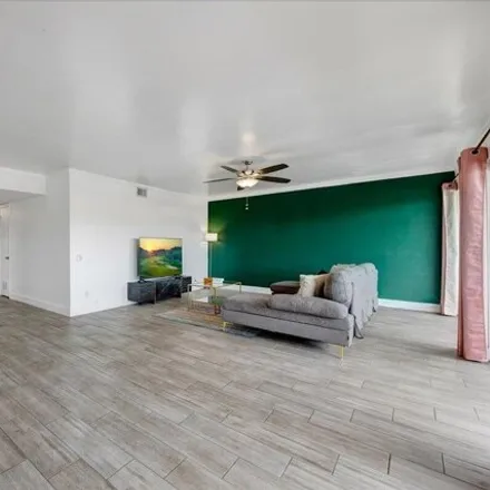 Image 6 - 6767 North 7th Street, Phoenix, AZ 85014, USA - Condo for sale