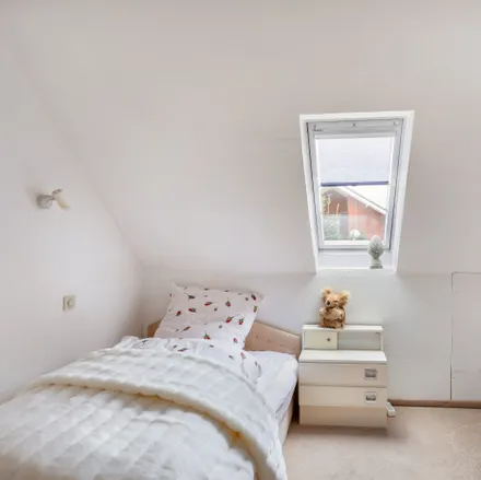 Rent this 2 bed apartment on Vor der Grund 8 in 30826 Garbsen, Germany