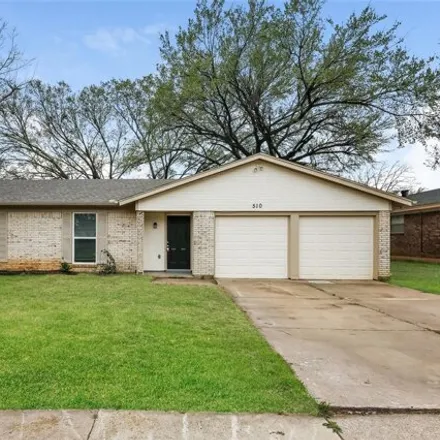 Rent this 3 bed house on 510 Durham Dr in Arlington, Texas