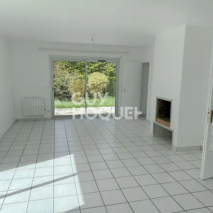 Rent this 4 bed apartment on 763 Rue des Communaux in 76230 Isneauville, France