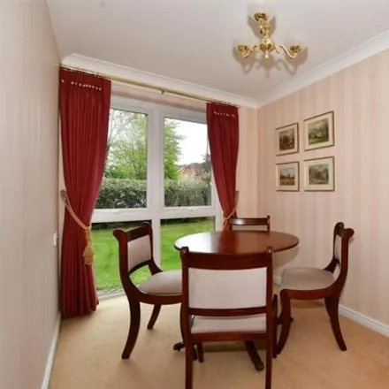 Image 1 - Lower Mead, Redhill, RH1 2FG, United Kingdom - Apartment for sale