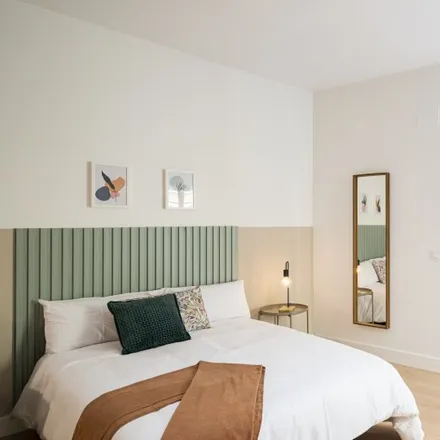 Rent this 16 bed room on La Quintina in Calle de Mesonero Romanos, 7