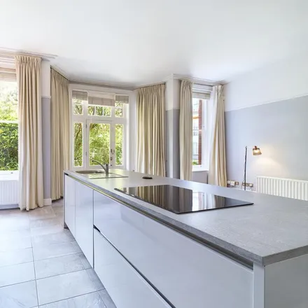 Rent this 3 bed apartment on 300 Finchley Road in London, NW3 7AG