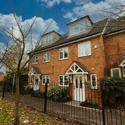 Image 2 - Chase Cross Road, London, RM1 4WL, United Kingdom - Townhouse for sale