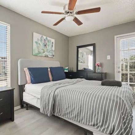 Rent this 1 bed apartment on Dallas