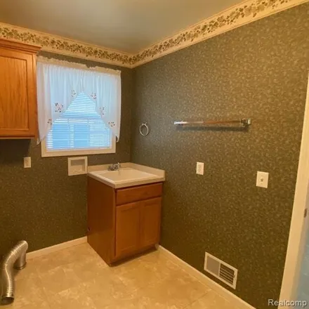 Image 4 - 342 Victoria Park Drive, Howell, MI 48843, USA - Condo for sale