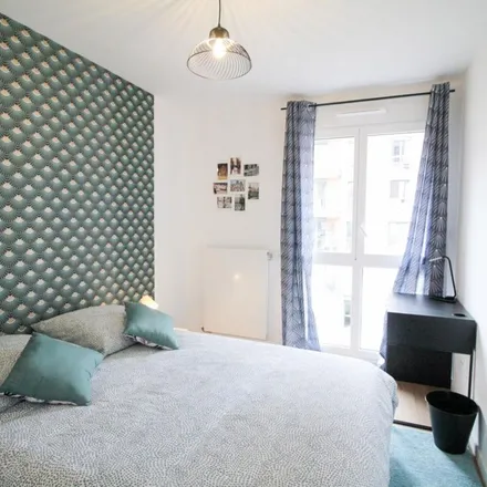Rent this 5 bed apartment on Résidence Amadeus - Bâtiment C in 27 Rue Mozart, 92110 Clichy