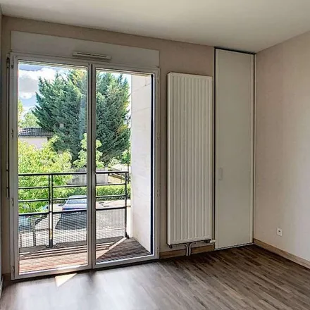 Rent this 3 bed apartment on Résidence la Bretonnière in 1 Rue Anatole France, 37540 Saint-Cyr-sur-Loire