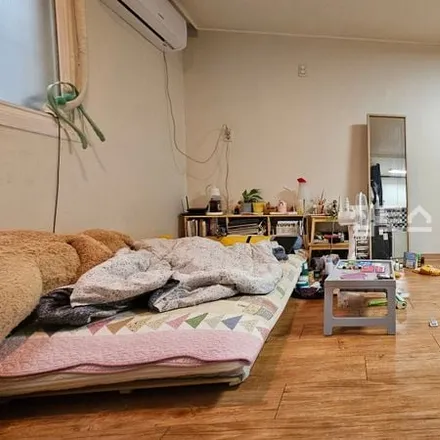 Rent this studio apartment on 서울특별시 강남구 신사동 624-10