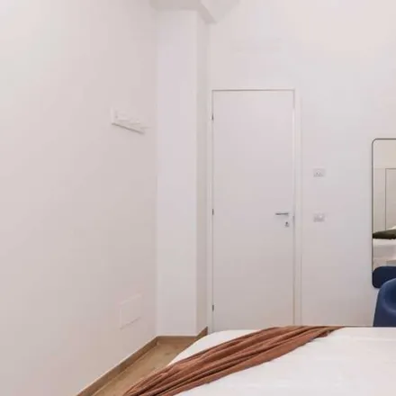 Rent this 5 bed room on Via La Loggia in 7, 10134 Turin Torino