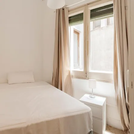 Rent this 15 bed room on Avinguda Diagonal in 578, 08021 Barcelona