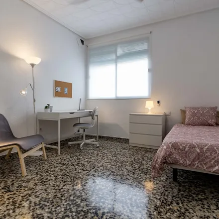 Rent this 4 bed room on Carrer del Riu Arcos in 9, 46023 Valencia
