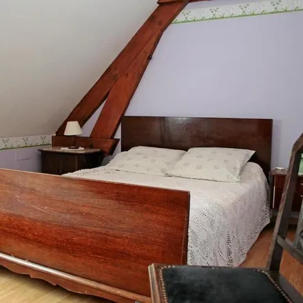 Rent this 4 bed house on Fontaine-lès-Croisilles in Pas-de-Calais, France