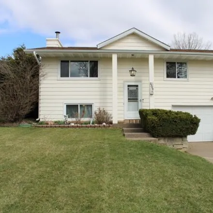 Buy this 3 bed house on 2363 Long Meadow Lane in Muscatine, IA 52761