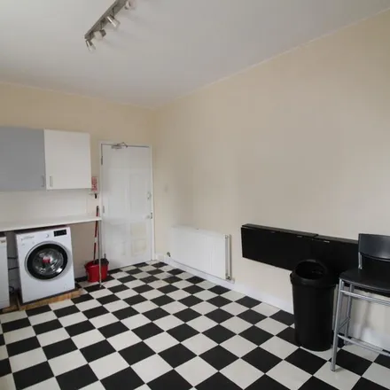 Image 3 - 2 St David's Terrace, Exeter, EX4 3RF, United Kingdom - Apartment for rent