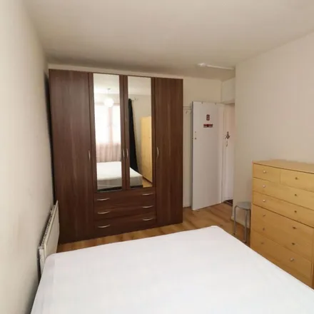 Rent this 3 bed apartment on Florida Street in London, E2 6LL