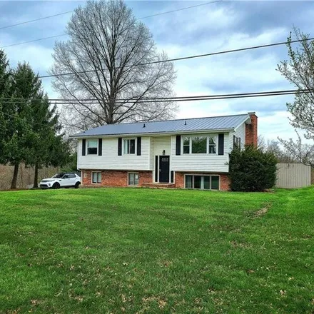Buy this 4 bed house on 20641 Lancaster Street in Marietta, OH 45750