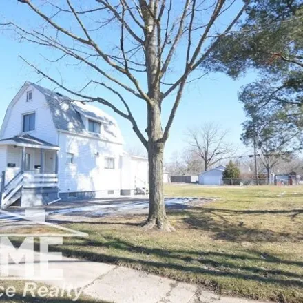 Buy this 2 bed house on 813 Grand Avenue in Owosso, MI 48867