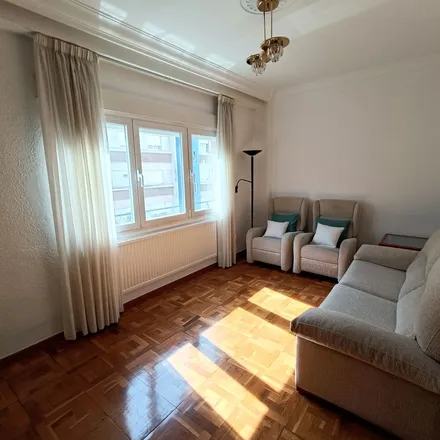 Image 2 - Avenida Conde Oliveto, 1, 31002 Pamplona, Spain - Apartment for rent