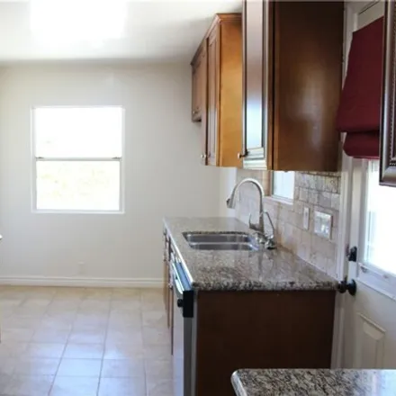 Image 2 - 9079 Geyser Avenue, Los Angeles, CA 91324, USA - House for rent