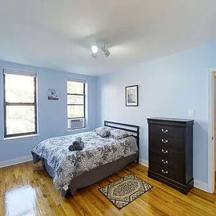 Image 9 - Broadway & Crescent Street, Broadway, New York, NY 11373, USA - Apartment for rent