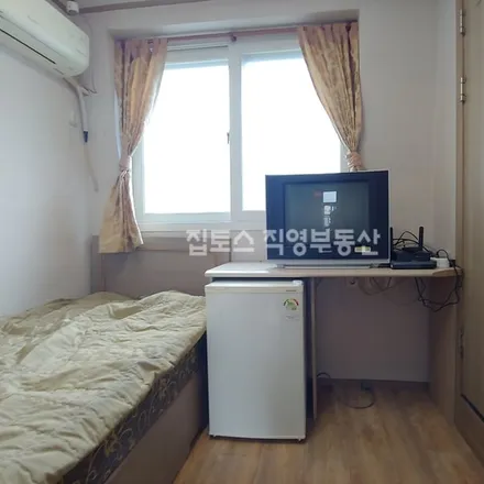 Rent this studio apartment on 서울특별시 강남구 논현동 16-5