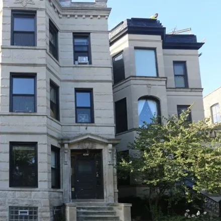 Rent this 2 bed house on 1927 W Schiller St Apt 3R in Chicago, Illinois