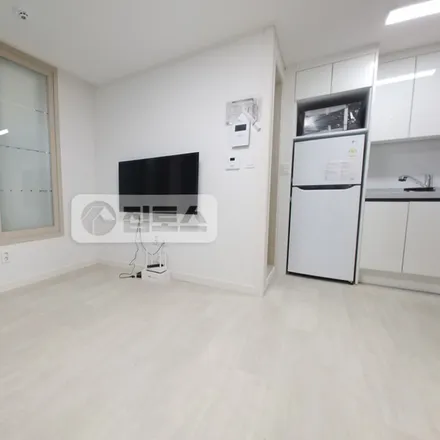 Rent this 1 bed apartment on 서울특별시 관악구 신림동 483-12