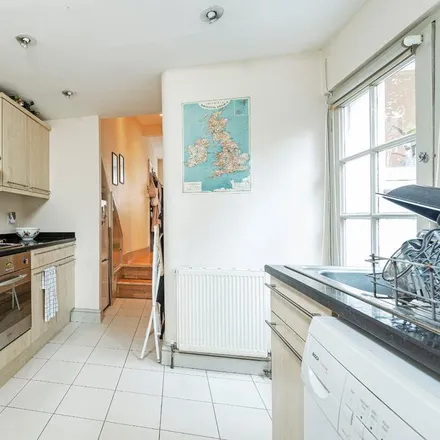 Image 3 - 25 Bullen Street, London, SW11 3BJ, United Kingdom - Apartment for rent