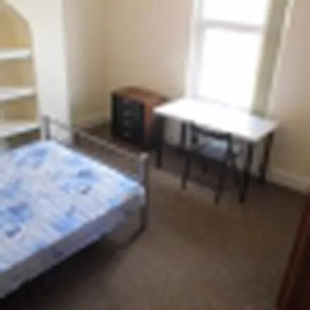 Rent this 5 bed apartment on 68 Wellington Avenue in London, DA15 9HE