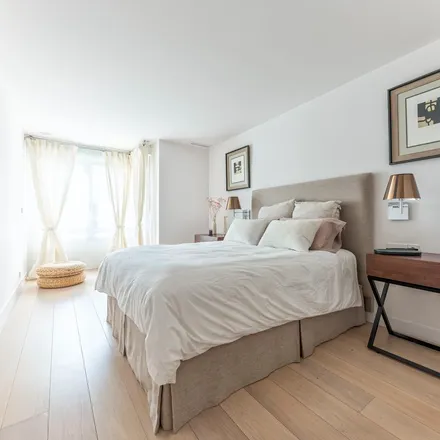 Rent this 4 bed apartment on Mio Gastrobar in Carrer del Pintor Lorenzo Casanova / Calle Pintor Lorenzo Casanova, 03003 Alicante