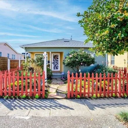 Buy this 3 bed house on 2870 Roosevelt Avenue in Richmond, CA 94804