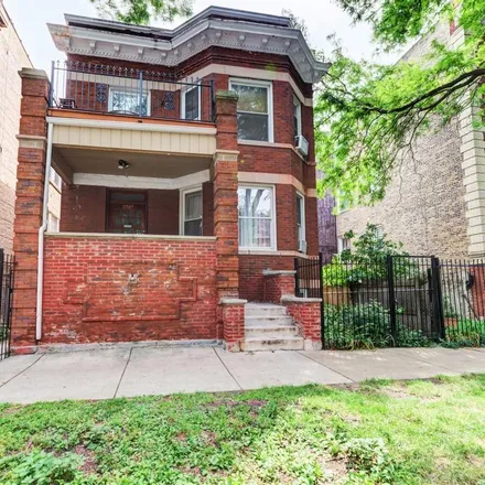 Buy this 6 bed duplex on 5707 North Glenwood Avenue in Chicago, IL 60660