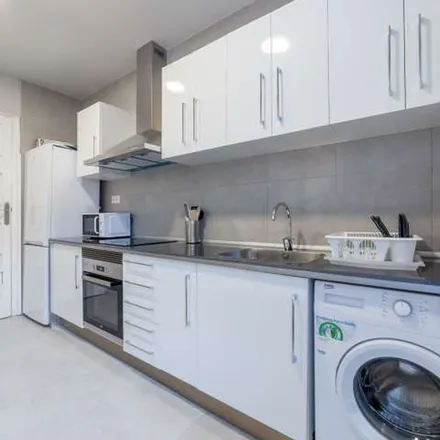 Rent this 5 bed apartment on Kaña Makan in Carrer de Sueca, 61