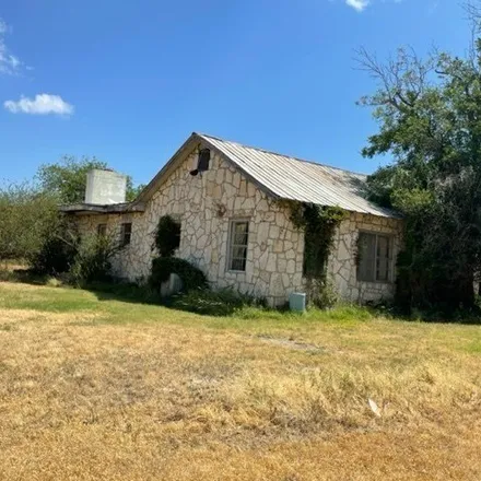 Image 2 - 255 South Price Street, Rocksprings, TX 78880, USA - House for sale