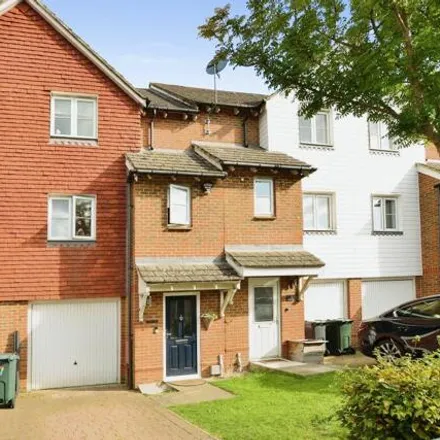 Buy this 3 bed townhouse on The Singleton Centre in Hoxton Close, Great Chart