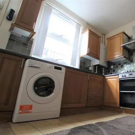Rent this 2 bed townhouse on Burley Lodge Terrace in Leeds, LS6 1QD