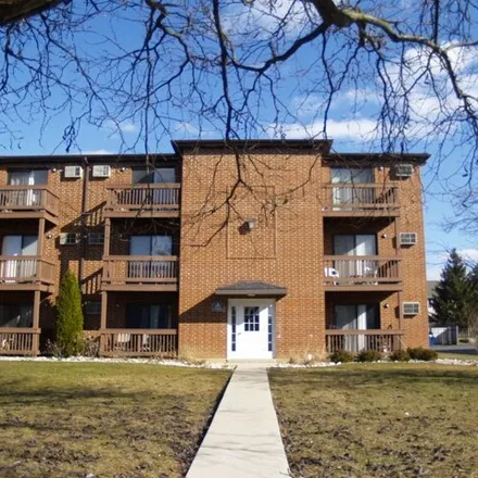 Buy this 2 bed condo on 370 Shorewood Drive in Shorewood, Glendale Heights