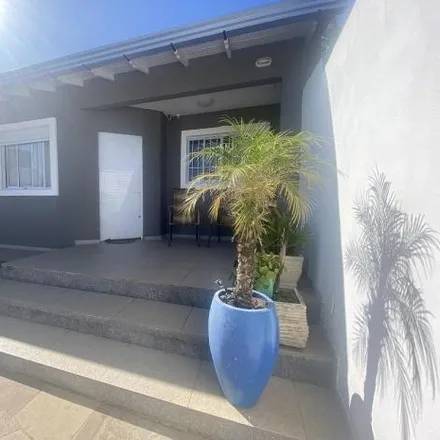 Buy this studio house on Rua 20 de Setembro in Querência, Viamão - RS