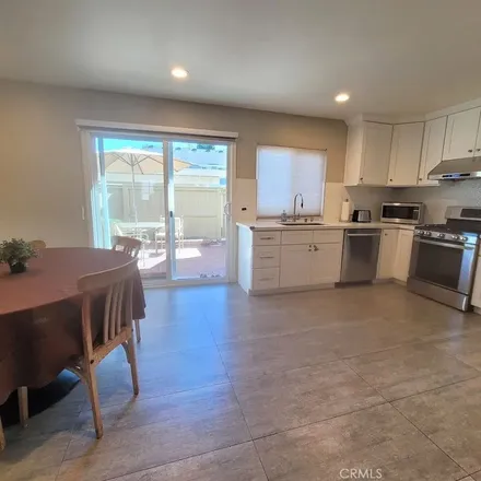Image 3 - 65, 67, 69, 71, 73, 75 Thicket, Irvine, CA 92614, USA - Apartment for rent