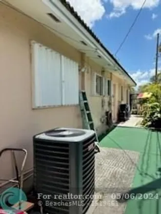 Image 5 - 3740 W 5th Ct, Hialeah, Florida, 33012 - House for sale