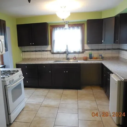 Image 4 - 476 East 72nd Place, Merrillville, IN 46410, USA - House for rent