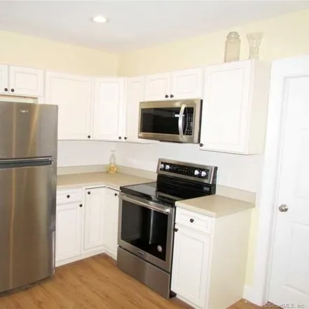 Image 2 - 60 Roosevelt Avenue, Torrington, CT 06790, USA - Apartment for rent