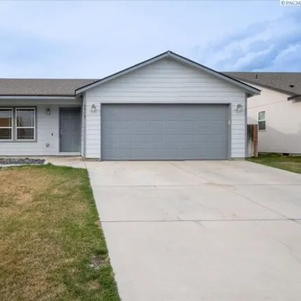Buy this 3 bed house on 5549 Coolidge Court in Pasco, WA 99301