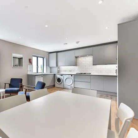 Rent this 6 bed apartment on Northern Health Centre in 580 Holloway Road, London