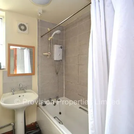 Image 4 - Hill Top Street, Leeds, LS6 1NW, United Kingdom - Apartment for rent