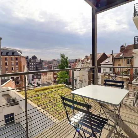 Rent this 1 bed apartment on Rue de la Charité - Liefdadigheidsstraat 13 in 1210 Saint-Josse-ten-Noode - Sint-Joost-ten-Node, Belgium